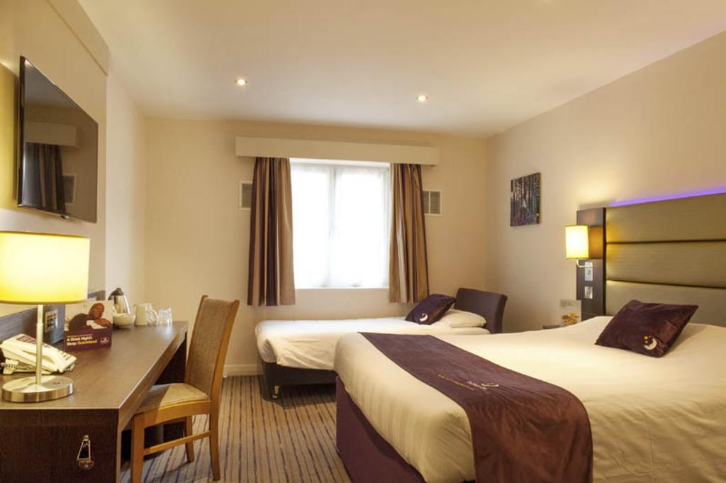 Premier Inn Uttoxeter Esterno foto