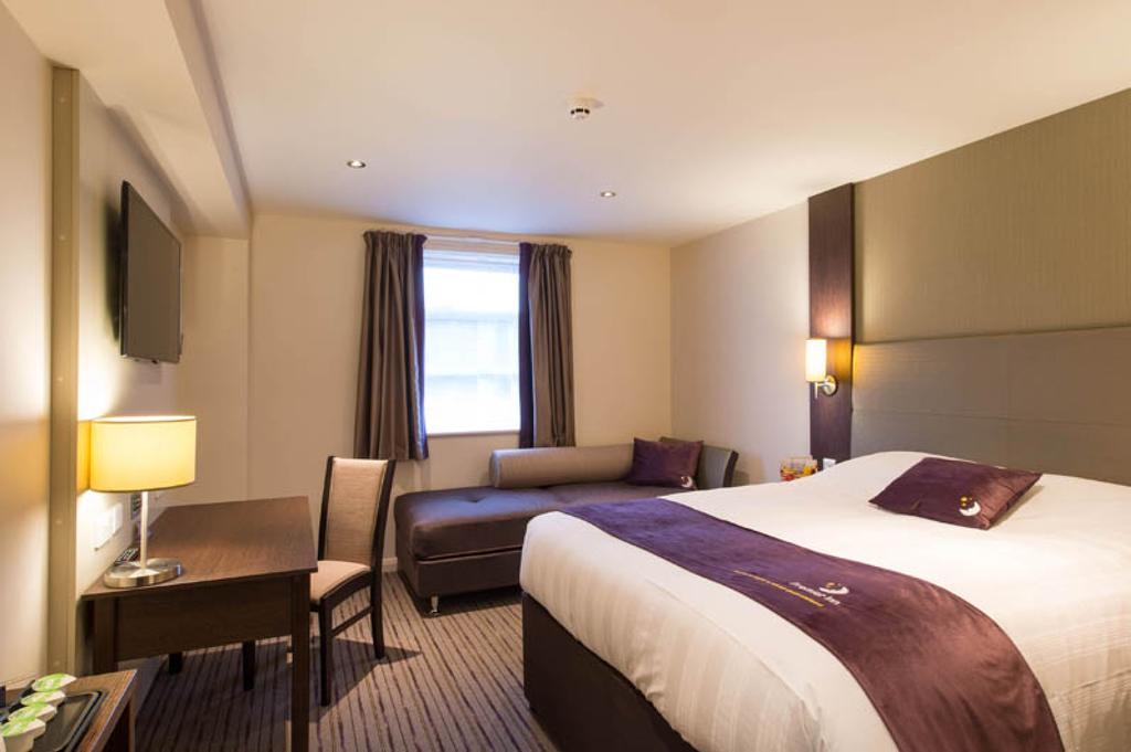 Premier Inn Uttoxeter Esterno foto
