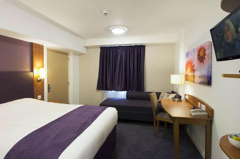 Premier Inn Uttoxeter Esterno foto